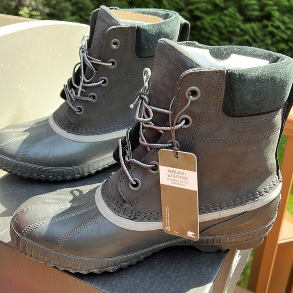 New Never worn, boxed, SOREL Black Waterproof, Impermeable, Insulated sole boots - Picture 4 of 14